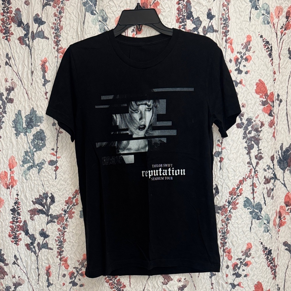 Taylor Swift Reputation Stadium Tour Tee